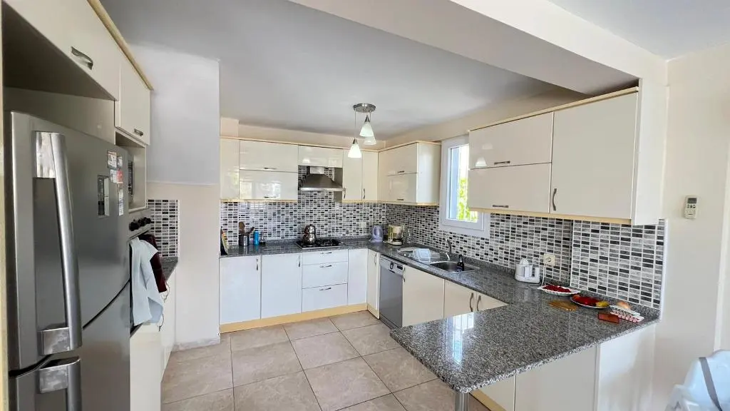 Fitted kitchen